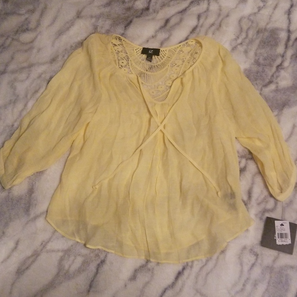 NWT Flowy Light Yellow Iz Byer Top!